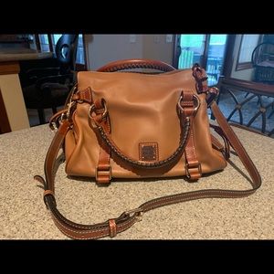 Dooney & Bourke hand bag